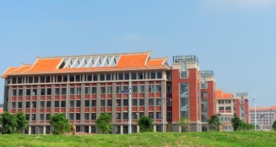 北部灣大學(xué)在哪里？北部灣大學(xué)濱海校區(qū)地址是多少？郵編是多少？