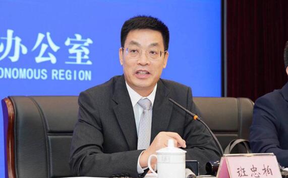 班忠柏簡(jiǎn)歷：廣西政協(xié)民族和宗教委主任班忠柏，曾任廣西民宗委主任，防城港市長(zhǎng)