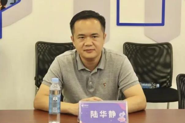 陸華靜簡歷：桂林市疊彩區(qū)委副書記、區(qū)長陸華靜，曾任七星區(qū)委常委、常務副區(qū)長，大化縣委常委、副縣長